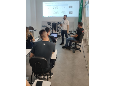 Treinamento para Instrutores e Técnicos de Manutenção Treinamento para Instrutores e Técnicos de Manutenção