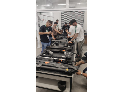 Treinamento para Instrutores e Técnicos de Manutenção Treinamento para Instrutores e Técnicos de Manutenção